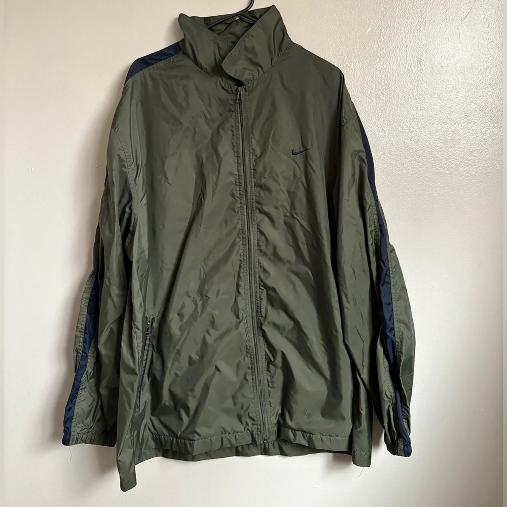jacket for the cold brand nike for men - Picture 3 of 6